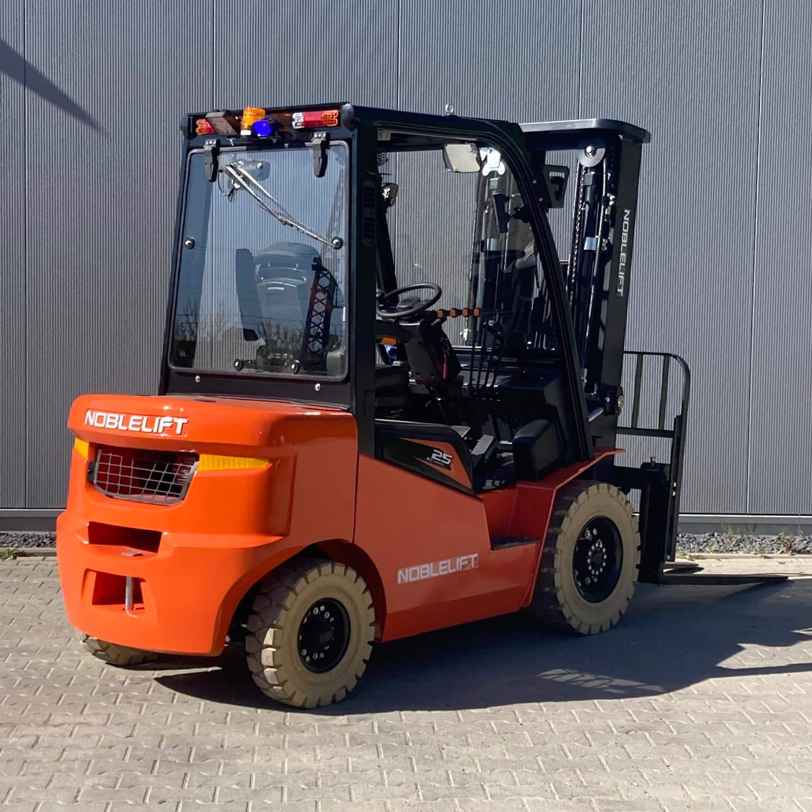 Elektro 4 Rad NOBLELIFT CPD 25 2 Elektro 4 Rad NOBLELIFT CPD 25 – Bild 2