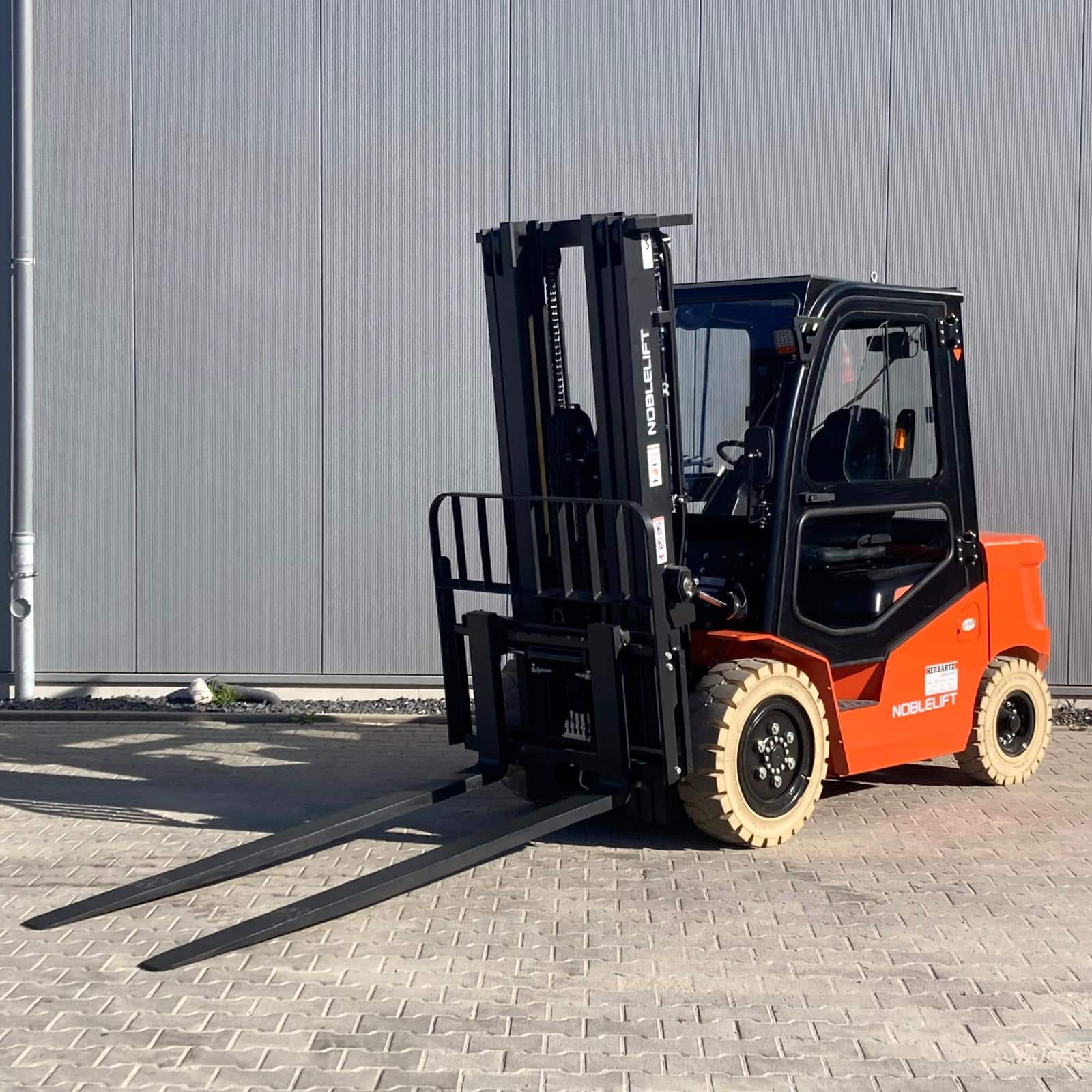Elektro 4 Rad NOBLELIFT CPD 38 1 Elektro 4 Rad NOBLELIFT CPD 38